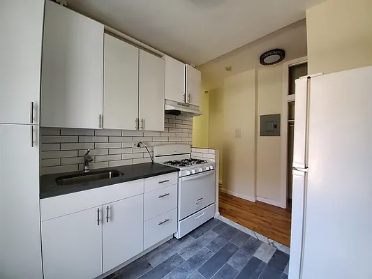 Rented by NYC Realty Brokers LLC | media 15