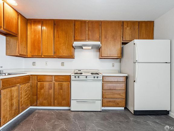 5th image of 999 Wisconsin St APT 2