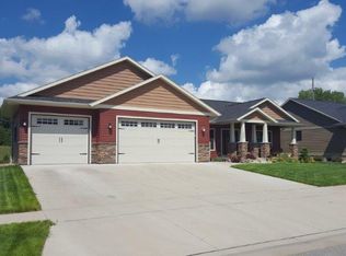 1850 Pine Ridge Dr, Onalaska, WI 54650
