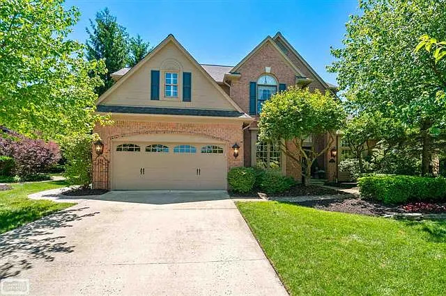 1053 Olympia Dr photo 1