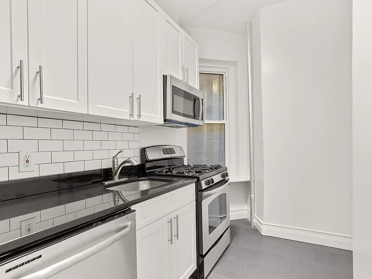 68 Montague St #1E — Photo 5