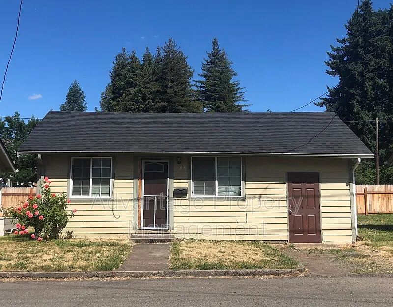 2 bed, 1.0 bath, 725 sqft, $1,300 — Photo 1