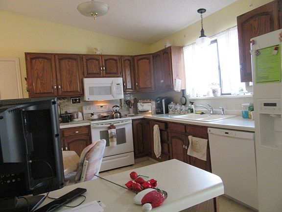 4th image of 519 Grand Valley Dr