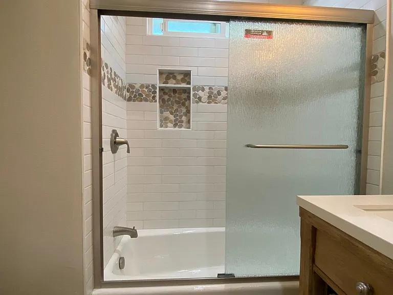Bathroom with tub shower