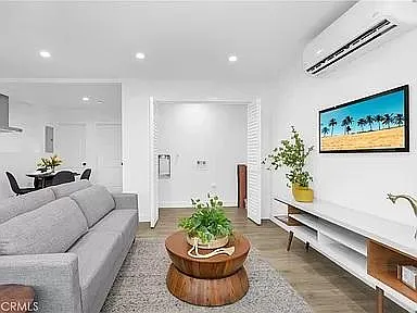 1062 S Gordon St — Photo 10