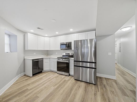 4th image of 4541 S Prairie Ave Unit 1N