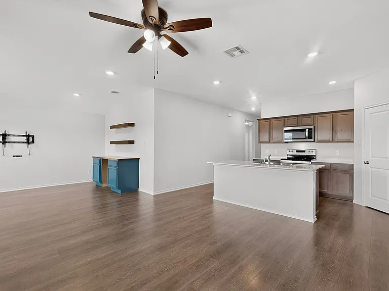 816 Glover Dr — Photo 8