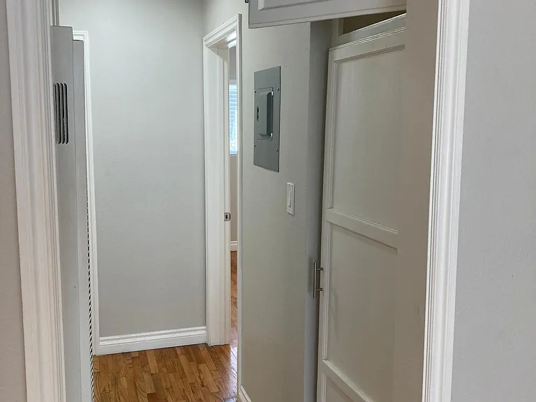 1926 S Shenandoah St #7 — Photo 9