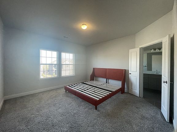 4th image of 596 Hutchinson Ln