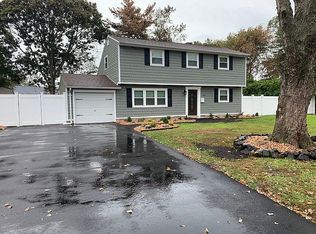 141 Brook St, Oakdale, NY 11769