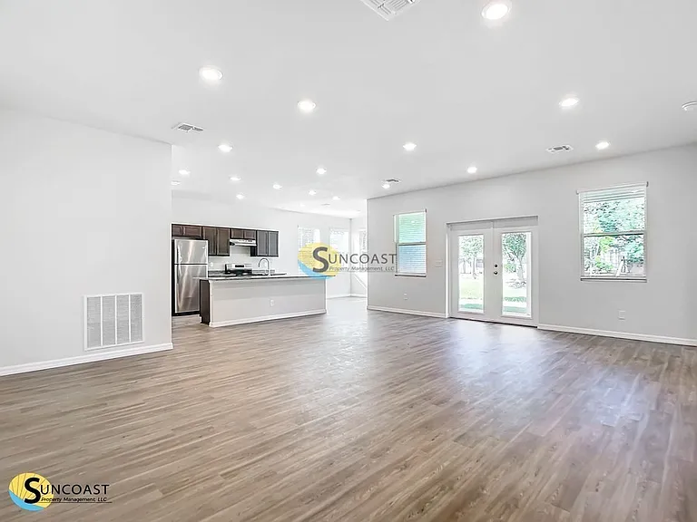 585 Marion Oaks Pass — Photo 4