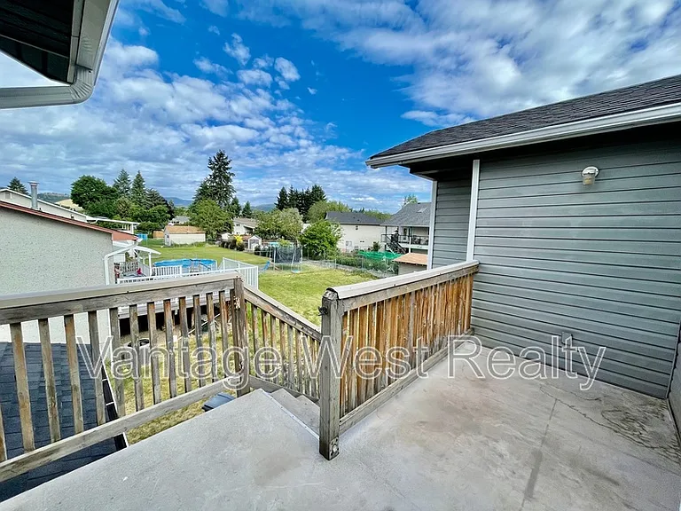 240A Wallace Rd — Photo 33