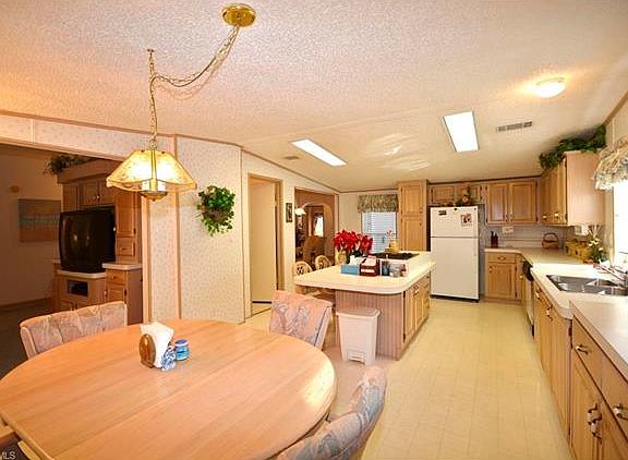 4th image of 3791 Royal Palm Dr