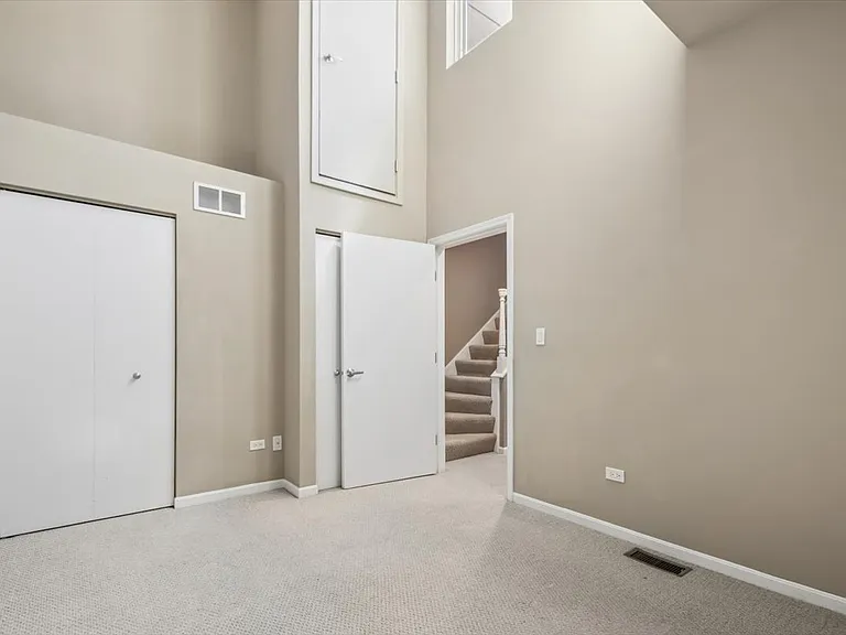 960 N Crosby St — Photo 14