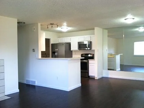 1057 Delta Dr #F Photo 1