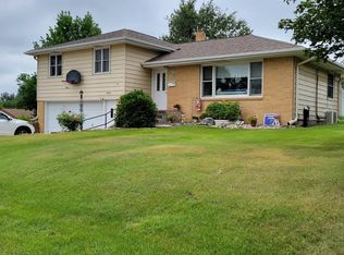 1426 E 2nd St, Redfield, SD 57469