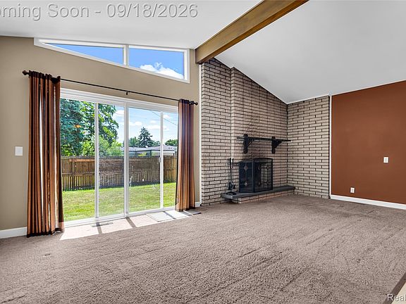 5th image of 4840 Iowa Dr