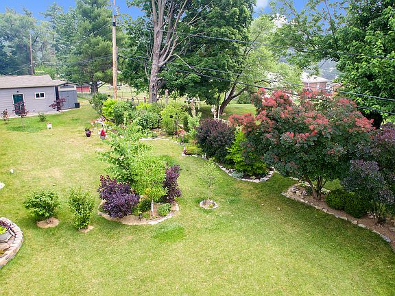 3rd image of 4615 Earlham Dr