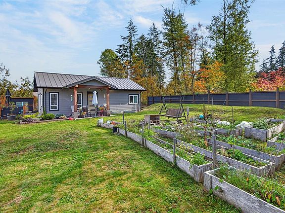 3rd image of 3386 Lake Trail Rd
