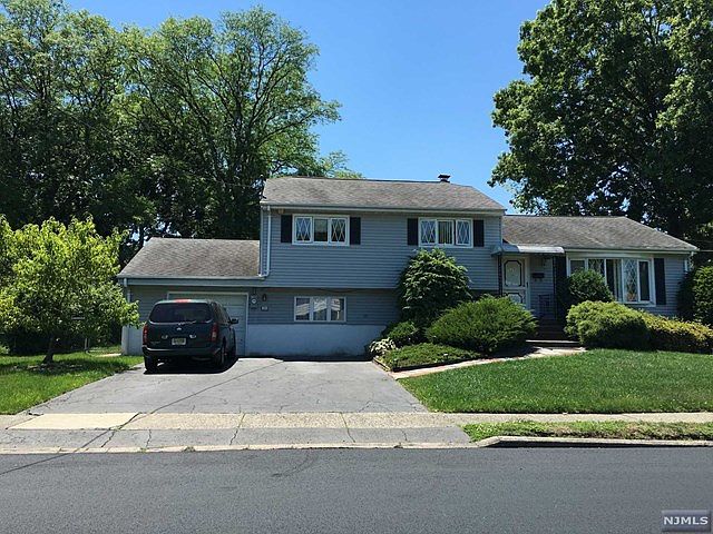 1st image of 320 Shea Dr