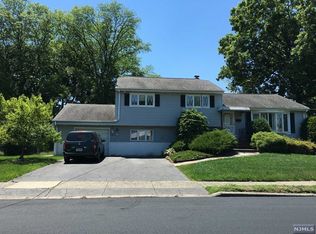 320 Shea Dr, New Milford, NJ 07646