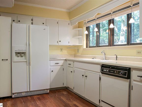 5th image of 73 Briarview Cir