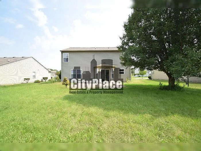 3 bed, 2.5 bath, 2160 sqft, $1,900 — Photo 4