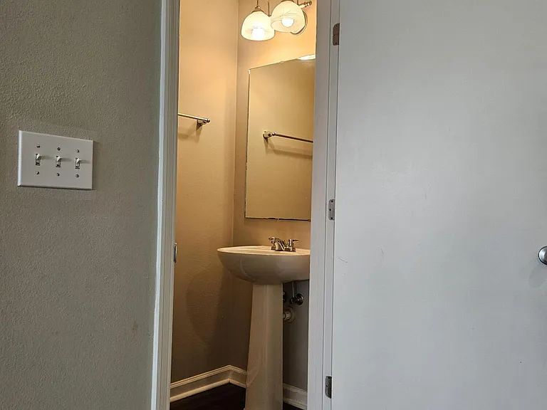 2334 Sunset Bluff Dr — Photo 7