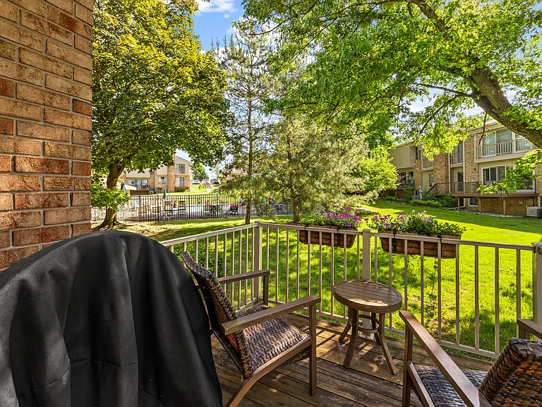 704 Oakbrook Ridge Dr — Photo 36