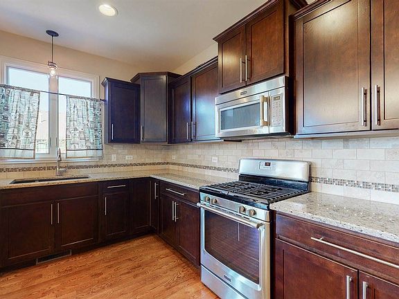4th image of 1873 Grandview Dr