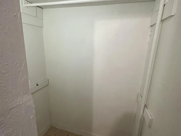 160 Arnold Pl #4 — Photo 6