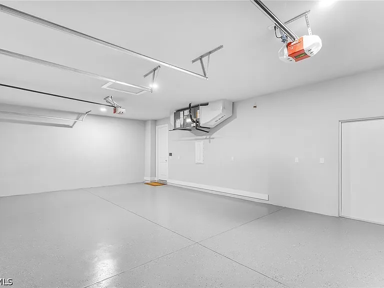 142 SW 33rd Pl — Photo 35
