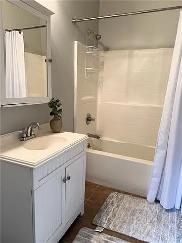 114 S Hennessey St — Photo 14