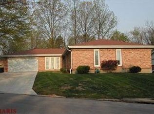 221 Monroe Mill Dr, Ballwin, MO