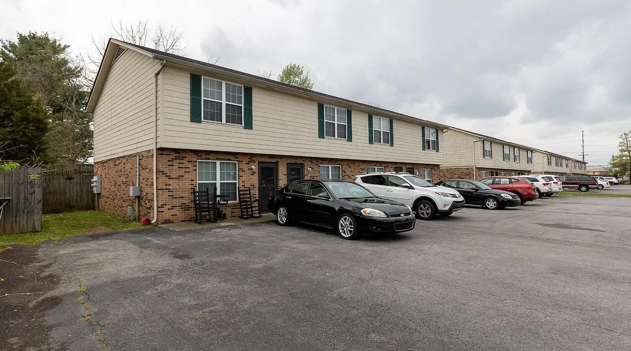 2 bed, 1.5 bath, 1050 sqft, $1,300 — Photo 1