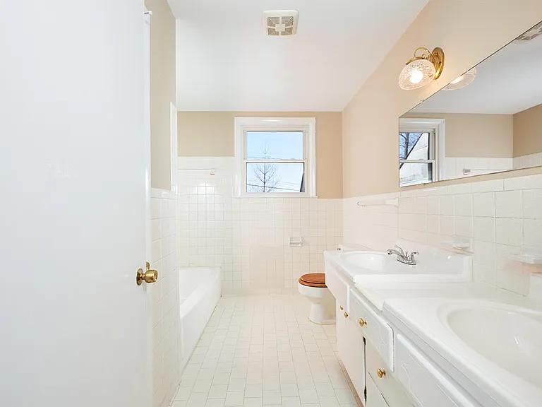 1716 Woodside Dr — Photo 9