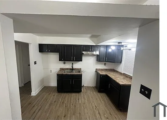 3 bed, 927 sqft, $1,520 — Photo 4