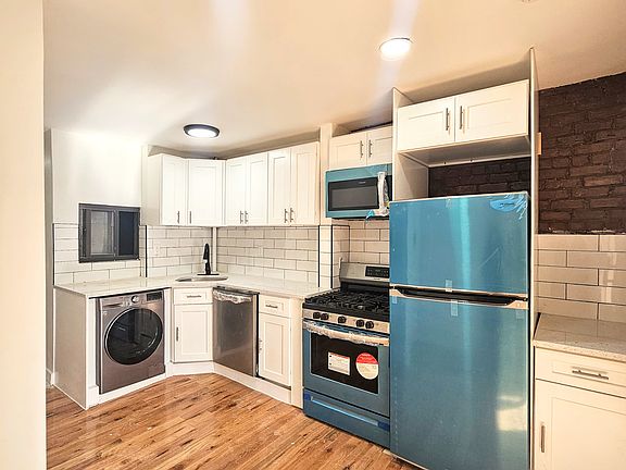 4th image of 425 E 6th St APT 4B