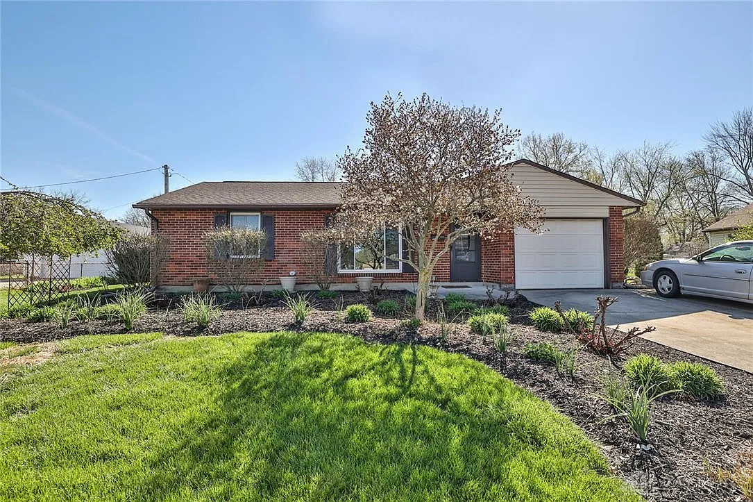 1010 Mayrose Dr photo 1