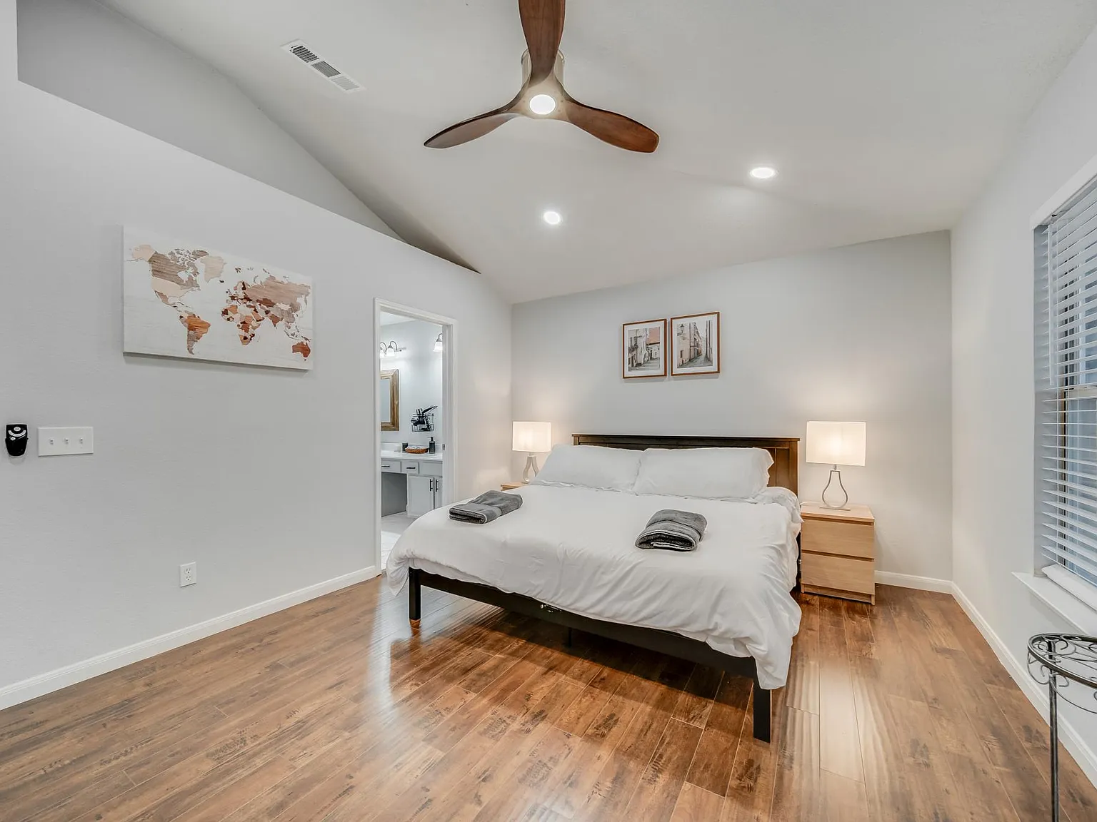 5 bed, 2.5 bath, 2004 sqft, $5,750 — Photo 3