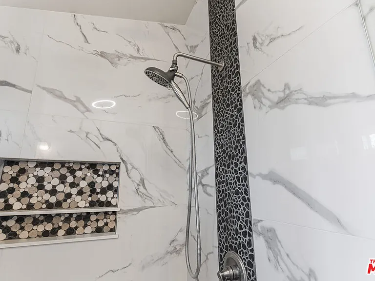9200 Wystone Ave — Photo 34