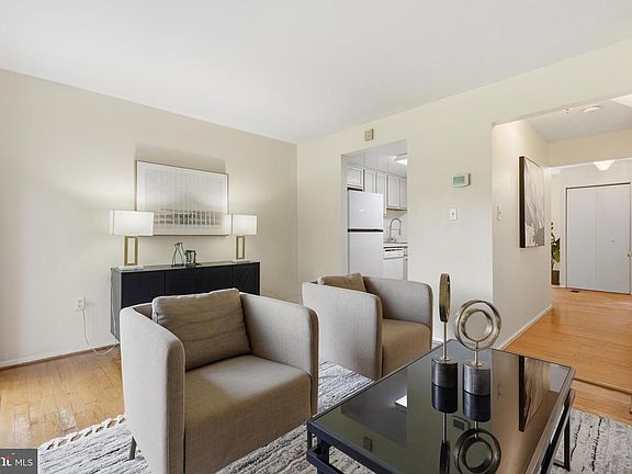 5th image of 2020 Cambridge Dr