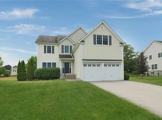 4 Summit Dr, Marlboro, NY 12542