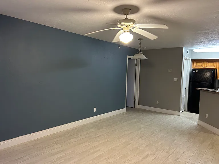 1850 Charlesmont Dr #113 — Photo 4