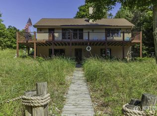 9550 Whispering Sands Dr, West Olive, MI 49460