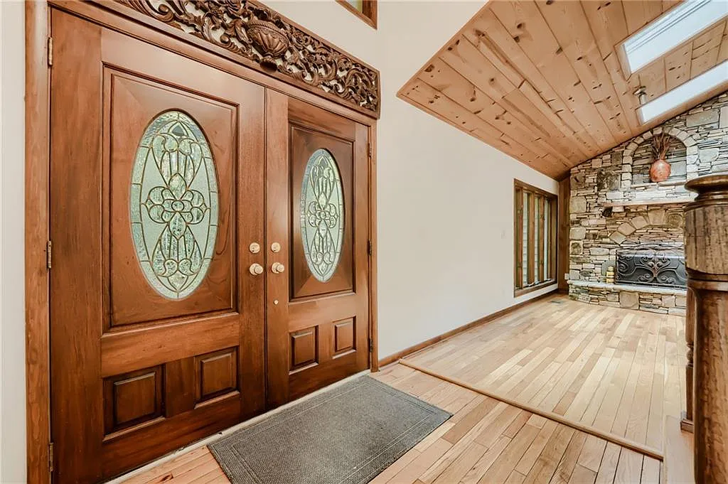 5 bed, 3.5 bath, 4067 sqft, $5,500 — Photo 2