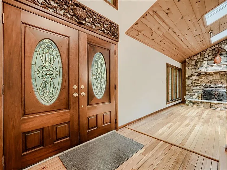 570 Idlewood Dr NW — Photo 2