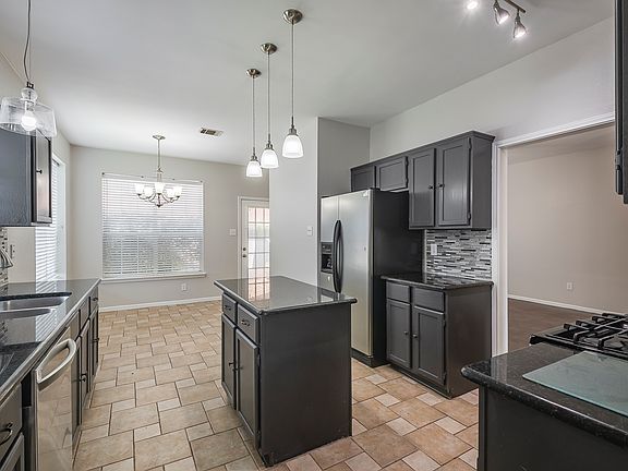 3rd image of 3939 Holly Hill Dr