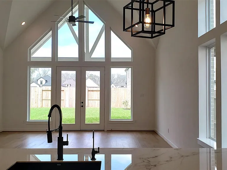 10611 Hidden Rock Dr — Photo 2