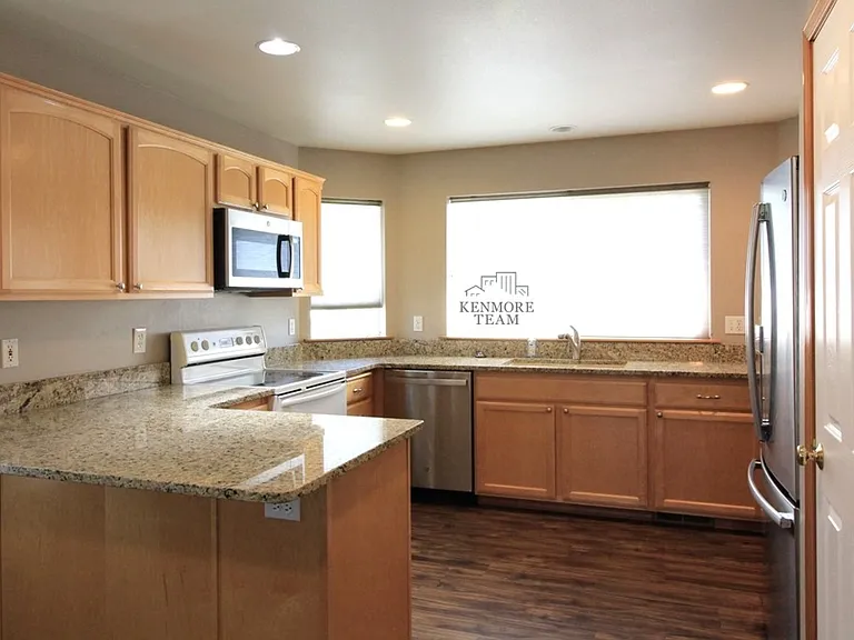 4108 S Waverly Pl — Photo 2